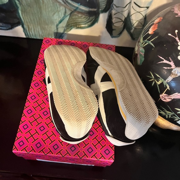 Hank Sneaker In Perfect Black/New Ivory 7.5 GUC - Picture 2 of 4